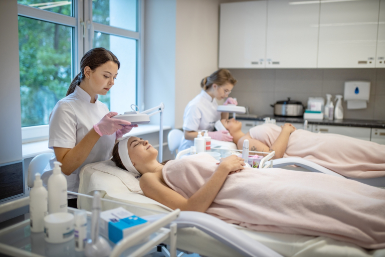 Laboratoria kosmetologiczne | Uniwersytet WSB Merito w Gdańsku: Laboratorium kosmetologiczne 