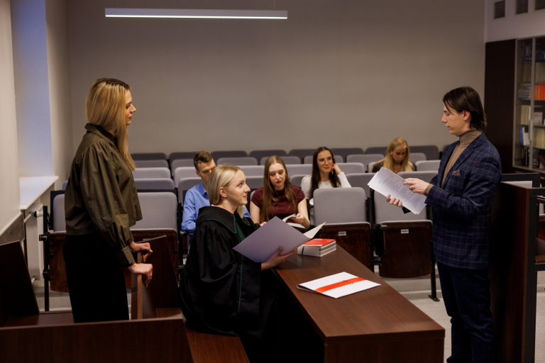 Kryminologia stosowana | Studia I stopnia w Gdańsku | Uniwersytet WSB Merito w Gdańsku: Zdjęcia z sali rozpraw 