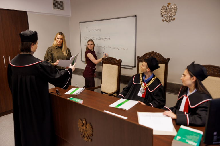 Compliance Officer | Studia I stopnia w Gdańsku | Uniwersytet WSB Merito w Gdańsku: Zdjęcia z sali rozpraw 