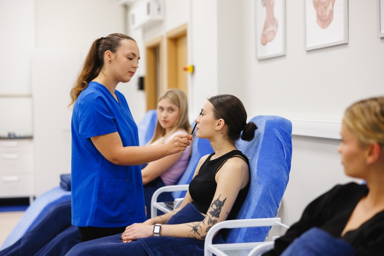 Kosmetologia anti-aging | Studia II stopnia w Gdańsku | Uniwersytet WSB Merito w Gdańsku: kosmetologia_sum-7