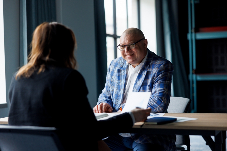 DESTYLAB. Laboratorium wiedzy dla zarządzających destynacjami turystycznymi. | Uniwersytet WSB Merito w Gdańsku: SP rozmowa biurko