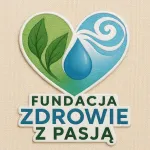 Zapraszamy na Rodzinny Piknik Zdrowia i Uśmiechu | Aktualności | Uniwersytet WSB Merito w Gdańsku: Logotyp Fundacji Zdrowie z Pasją z sercem, w którym znajduje się kropla i liście