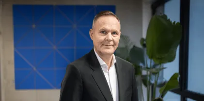 Władze uniwersytetu | Uniwersytet WSB Merito w Gdańsku: Zdjęcie biznesowe starszego mężczyzny w garniturze