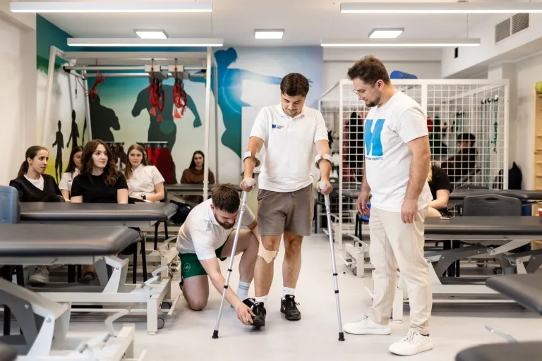 Rodzic jako członek zespołu terapeutycznego | Aktualności | Uniwersytet WSB Merito w Gdańsku: fizjoterapia kv