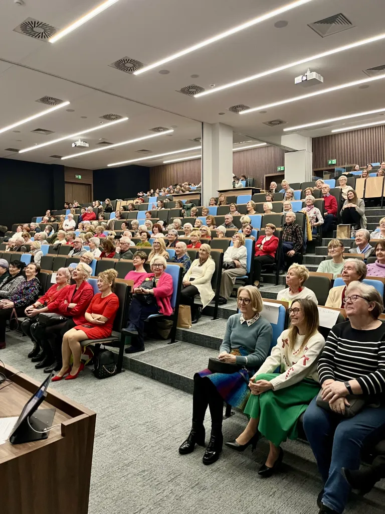 Mikołajkowe spotkanie seniorów i studentów na naszym uniwersytecie | Aktualności | Uniwersytet WSB Merito w Gdańsku: mikołajki dla seniorów