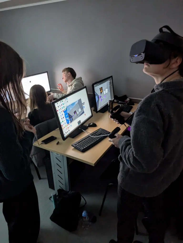 Projektowanie wirtualnych przestrzeni – warsztaty dla studentów multimedia i grafika komputerowa | Aktualności | Uniwersytet WSB Merito w Gdańsku: Warsztaty z projektowania przestrzeni VR