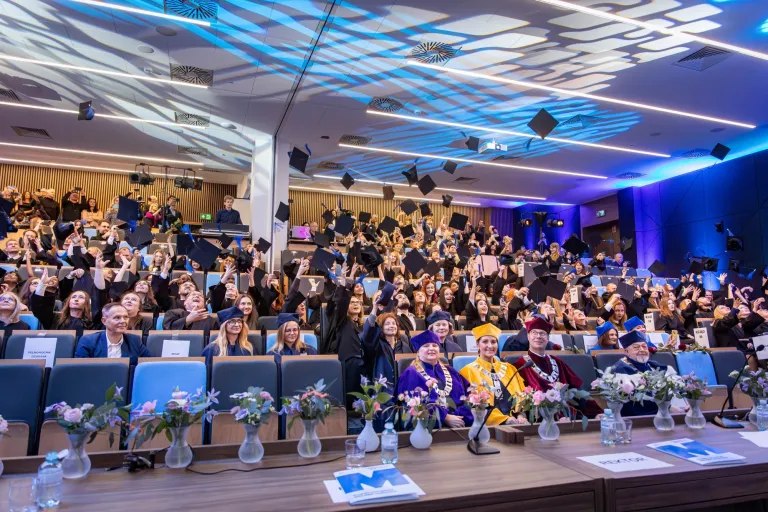 Uroczystość wręczenia dyplomów absolwentom 2025 za nami! | Aktualności | Uniwersytet WSB Merito w Gdańsku: gala akademicka 2025