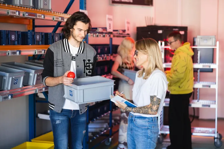 Wyniki wyszukiwania | Uniwersytet WSB Merito w Gdańsku: Studenci współpracują w magazynie