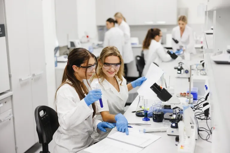 Kosmetologia | Studia II stopnia ze studiami podyplomowymi w Gdańsku | Uniwersytet WSB Merito w Gdańsku: kosmetologia_sum-3.