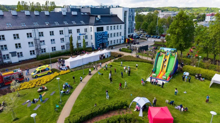 Zdrowie, integracja i wspólna zabawa. Za nami Rodzinny Piknik Zdrowia i Uśmiechu | Aktualności | Uniwersytet WSB Merito w Gdańsku: Piknik Uniwersytetu WSB Merito w Gdańsku