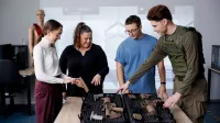 Administracja obronności państwa | Uniwersytet WSB Merito Gdynia: Studenci podczas zajęć praktycznych z bezpieczeństwa wewnętrznego