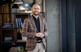 Nowy rok akademicki 2026/2027. Podczas inauguracji wystąpi Tomasz Palak – ekspert prawa nowych technologii | Aktualności | Uniwersytet WSB Merito Gdynia: Tomasz Palak