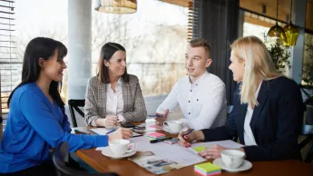 Senior HR Business Partner | Studia podyplomowe w Gdyni | Uniwersytet WSB Merito Gdynia: Wspólne spotkanie słuchaczy studiów podyplomowych w restauracji