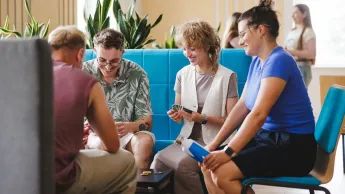Psychologia reklamy i komunikacji | Studia podyplomowe w Gdyni | Uniwersytet WSB Merito Gdynia: Studenci grają w strefie studenta