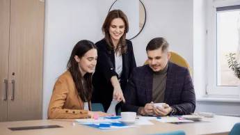 Wyniki wyszukiwania | Uniwersytet WSB Merito Gdynia: Rozmowa trzech studentów nad projektem 