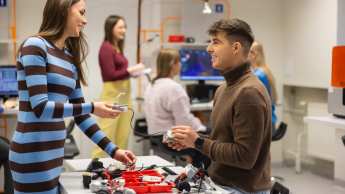 Transport Spedycja Logistyka | Uniwersytet WSB Merito Gdynia: Studenci podczas warsztatów z logistyki