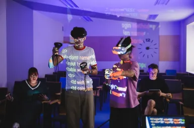 Studenci podczas warsztatów z użyciem VRów