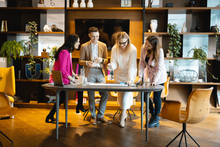 Osiągnięcia naukowe | Uniwersytet WSB Merito Gdynia: Grafika_główna_Gdynia_osiągnięcia_naukowe