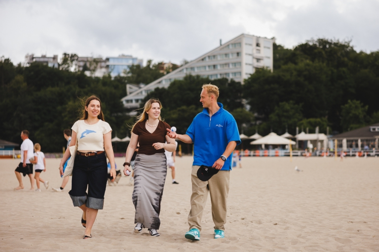 ABC studenta | Uniwersytet WSB Merito Gdynia: Studenci na plaży w Gdyni