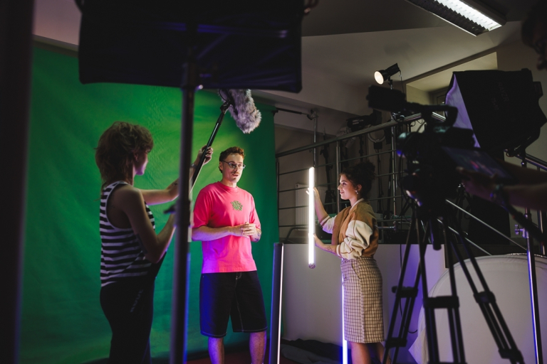 Maturzyści | Uniwersytet WSB Merito Gdynia: Studio fotograficzno-nagraniowe