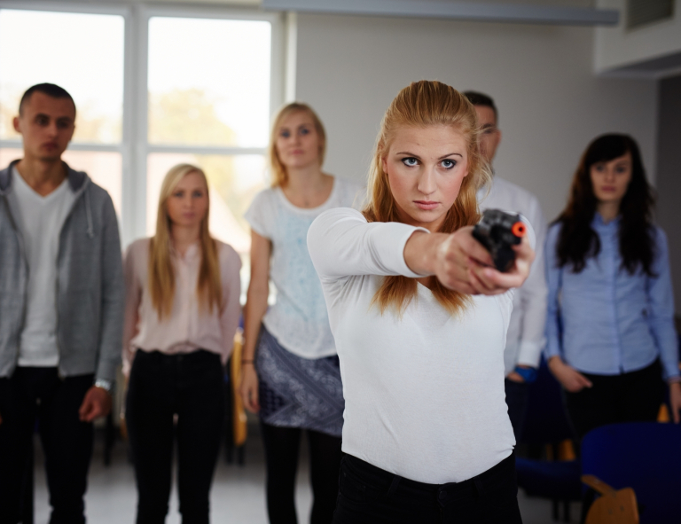 Bezpieczeństwo wewnętrzne | Studia I stopnia w Gdyni | Uniwersytet WSB Merito Gdynia: Studenci na strzelnicy