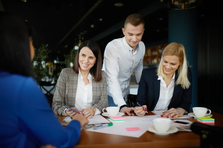 Profilowanie i analiza zachowań w biznesie - ilustracja