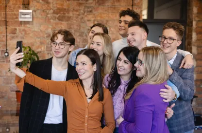 Poradniki - dzielimy się wiedzą | Uniwersytet WSB Merito: Merito - grupa, selfie