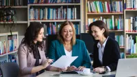 Dietetyka | Uniwersytet WSB Merito Łódź: trzy panie w bilbiotece mba 