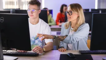 Indywidualne wsparcie, cyfrowe innowacje i inkluzyjne podejście – nowoczesny pracownik Publicznych Służb Zatrudnienia | Studia podyplomowe w Łodzi | Uniwersytet WSB Merito Łódź: sala