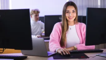 Indywidualne wsparcie, cyfrowe innowacje i inkluzyjne podejście – nowoczesny pracownik Publicznych Służb Zatrudnienia | Studia podyplomowe w Łodzi | Uniwersytet WSB Merito Łódź: sala