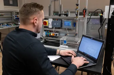 Laboratoria i pracownie | Uniwersytet WSB Merito Łódź: łódź_laboratoria_robotyki i automatyki