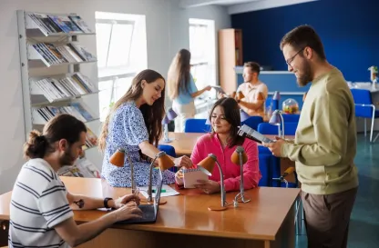 Aktualności | Uniwersytet WSB Merito Łódź: Znakomity czytelnik biblioteki [KONKURS]