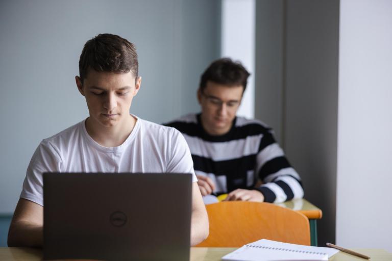 Cyfrowy uniwersytet | Uniwersytet WSB Merito Łódź: Studenci Uniwersytetu WSB Merito Łódź