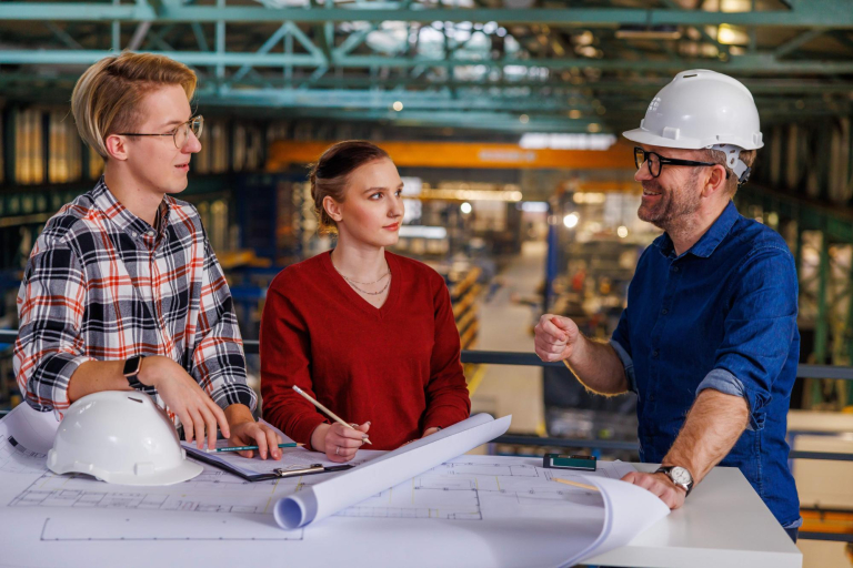 Inżynier urządzeń i systemów energetyki odnawialnej | Studia I stopnia w Łodzi | Uniwersytet WSB Merito Łódź: Studenci Uniwersytetu WSB Merito odbywają praktyki i staże związane z kierunkiem, który studiują.