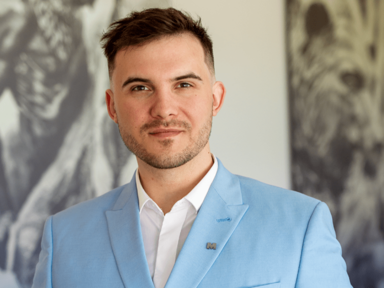 Jak nie zrujnować domowego budżetu w grudniu? [PODCAST] | Aktualności | Uniwersytet WSB Merito Łódź: dr Piotr Sieńko