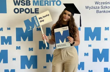 Historyczny moment dla  Uniwersytetu WSB Merito Opole. Pierwsi absolwenci psychologii i dietetyki z dyplomami! | Uniwersytet WSB Merito Opole: obrony