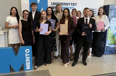 Historyczny moment dla  Uniwersytetu WSB Merito Opole. Pierwsi absolwenci psychologii i dietetyki z dyplomami! | Uniwersytet WSB Merito Opole: obrony