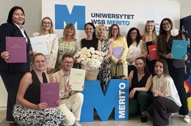 Historyczny moment dla  Uniwersytetu WSB Merito Opole. Pierwsi absolwenci psychologii i dietetyki z dyplomami! | Uniwersytet WSB Merito Opole: obrony