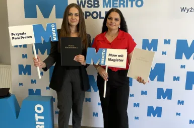 Historyczny moment dla  Uniwersytetu WSB Merito Opole. Pierwsi absolwenci psychologii i dietetyki z dyplomami! | Uniwersytet WSB Merito Opole: obrony