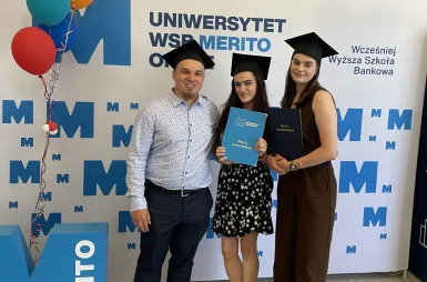 Historyczny moment dla  Uniwersytetu WSB Merito Opole. Pierwsi absolwenci psychologii i dietetyki z dyplomami! | Uniwersytet WSB Merito Opole: obrony