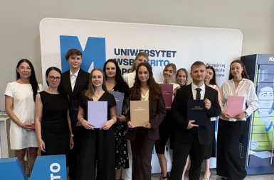 Historyczny moment dla  Uniwersytetu WSB Merito Opole. Pierwsi absolwenci psychologii i dietetyki z dyplomami! | Uniwersytet WSB Merito Opole: psychologia