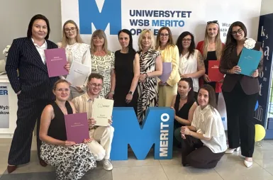 Historyczny moment dla  Uniwersytetu WSB Merito Opole. Pierwsi absolwenci psychologii i dietetyki z dyplomami! | Uniwersytet WSB Merito Opole: psychologia