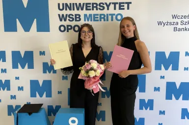Historyczny moment dla  Uniwersytetu WSB Merito Opole. Pierwsi absolwenci psychologii i dietetyki z dyplomami! | Uniwersytet WSB Merito Opole: obrony