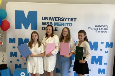 Historyczny moment dla  Uniwersytetu WSB Merito Opole. Pierwsi absolwenci psychologii i dietetyki z dyplomami! | Uniwersytet WSB Merito Opole: obrony