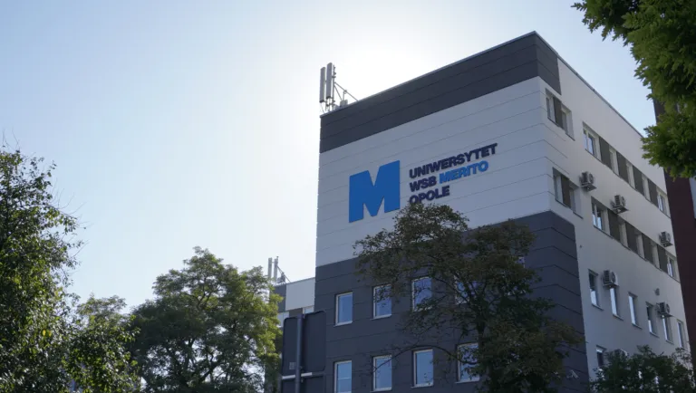 Współpraca z biznesem | Uniwersytet WSB Merito Opole: Budynek Uniwersytetu WSB Merito Opole