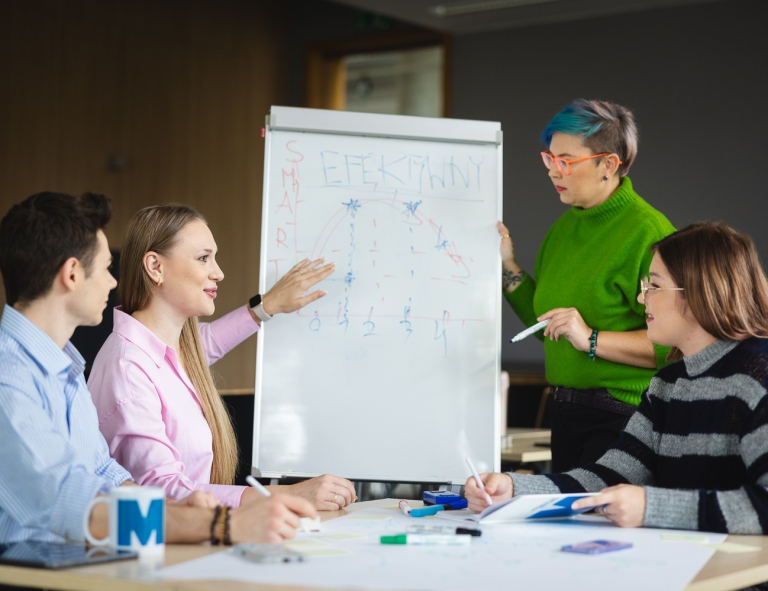 Pedagogika | Studia II stopnia ze studiami podyplomowymi w Opolu | Uniwersytet WSB Merito Opole: Studenci słuchający wykładowcy