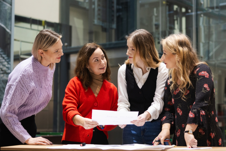 II edycja Akademii Ratownika Emocjonalnego | Aktualności | Uniwersytet WSB Merito Opole: Studenci omawiają wspólny projekt