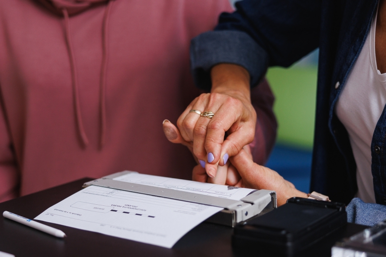 Administracja i bezpieczeństwo wewnętrzne | Studia II stopnia w Opolu | Uniwersytet WSB Merito Opole: Laboratorium specjalistyczne, gdzie zbierane są odciski palców