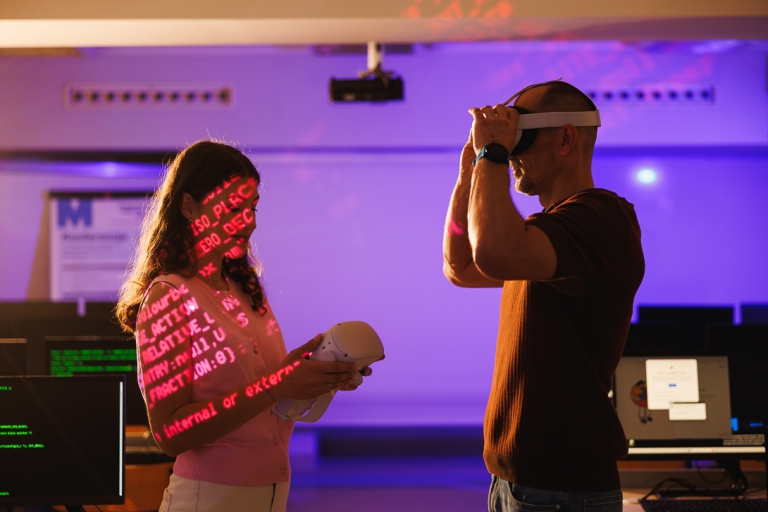 Inżynieria zarządzania | Studia I stopnia w Opolu | Uniwersytet WSB Merito Opole: Studenci korzystający z gogli VR