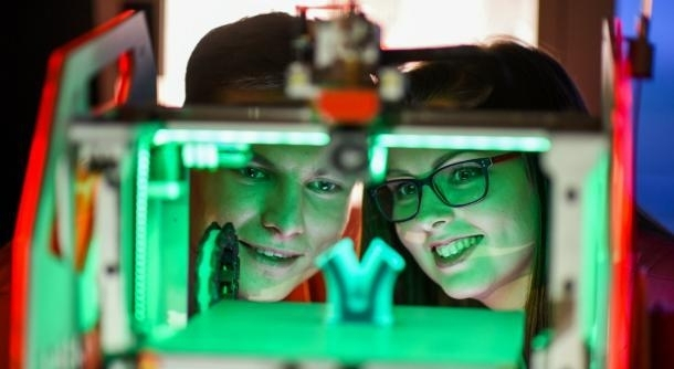 Inżynieria zarządzania | Studia I stopnia w Opolu | Uniwersytet WSB Merito Opole: Studenci w laboratorium 